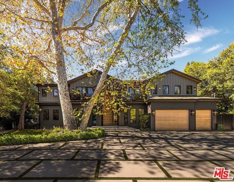 Photo of 4565 Encino Avenue, Encino, CA 91316 (MLS # 26854353)
