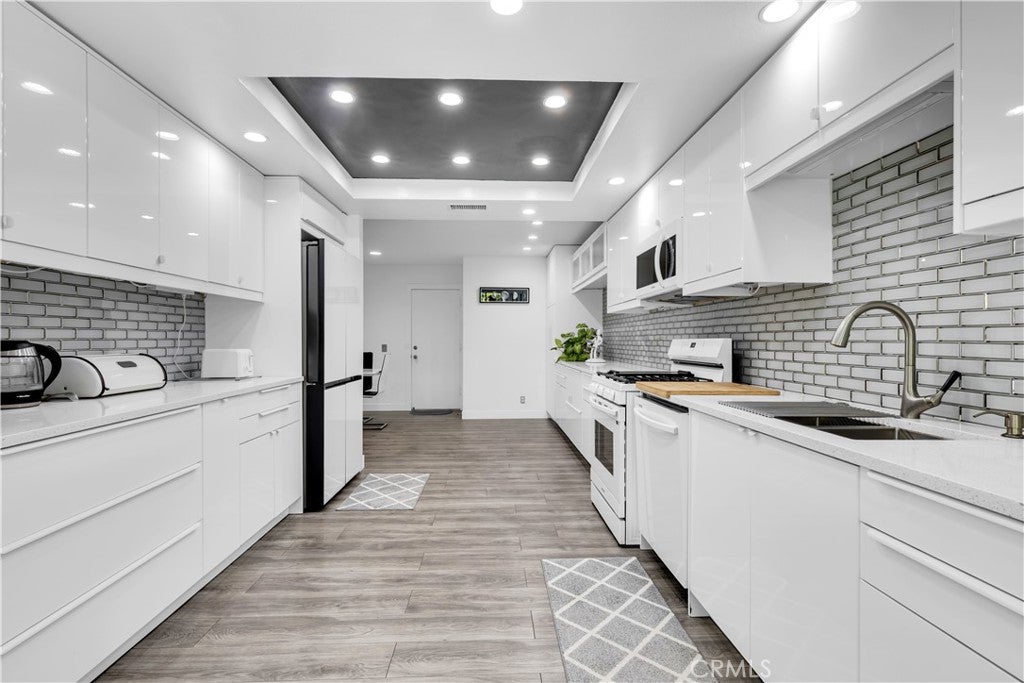 27408 Hyatt Court