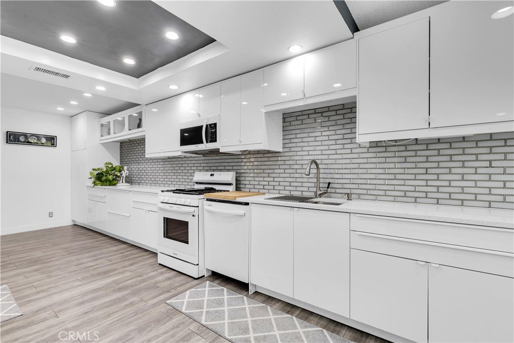27408 Hyatt Court
