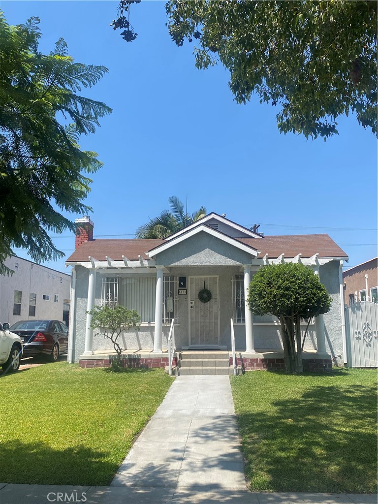 Charming Victorian Home with Spacious Yard.
This beautifully maintained 2-bedroom, 1-bath Victorian exudes timeless character and comfort. Features include a welcoming living room, formal dining room, kitchen with breakfast nook, and a separate laundry room. A detached 2-car garage with two storage units adds convenience. Enjoy the expansive backyard with palm trees, garden space, and room to entertain. Original details, like wooden window blinds, highlight its classic design. A perfect blend of historic charm and everyday living—don’t miss this opportunity!