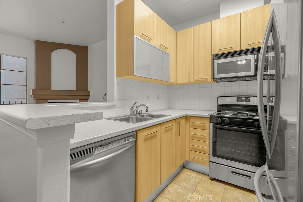 7037 La Tijera Boulevard C102