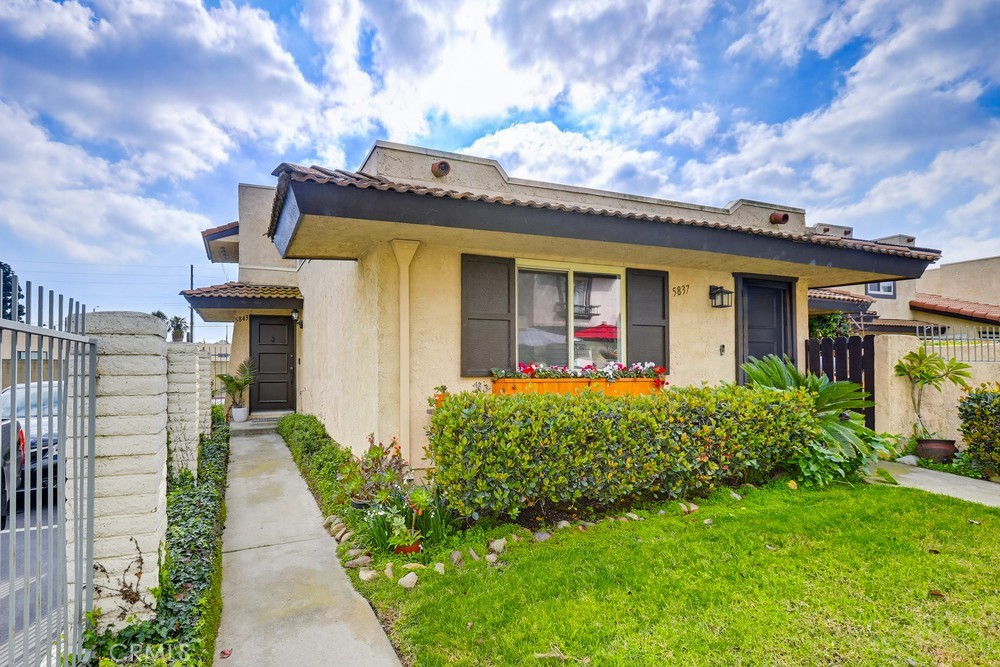 5843 La Jolla Way 28