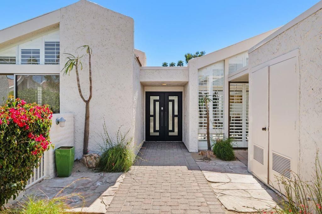 Photo of 73367 Oriole Court, Palm Desert, CA 92260 (MLS # 219138644DA)