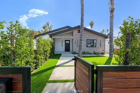 Photo of 18238 Hartland Street, Reseda, CA 91335 (MLS # SR26077863)