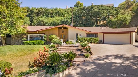 Photo of 23714 Lawnside Drive, Newhall, CA 91321 (MLS # SR25145911) Photo of 23714 Lawnside Drive, Newhall, CA 91321 (MLS # SR25145911)