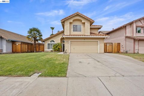 Photo of 1781 Summertime Dr, Tracy, CA 95376 (MLS # 41129387)