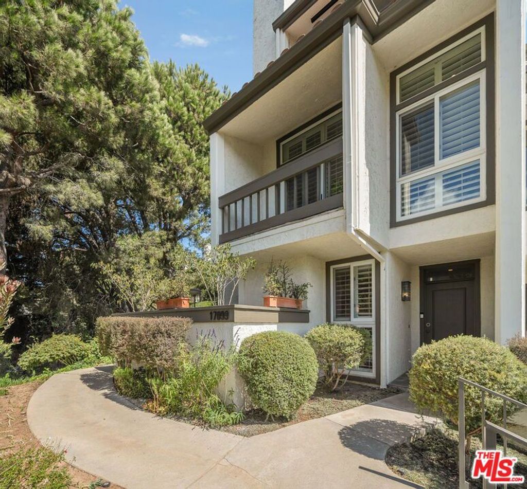 Photo of 17099 Palisades Circle, Pacific Palisades, CA 90272 (MLS # 25597785)