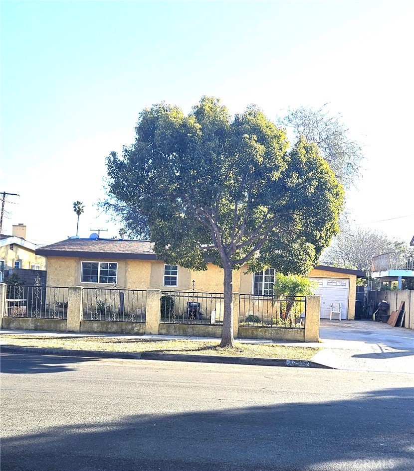 2106 W 10th Street