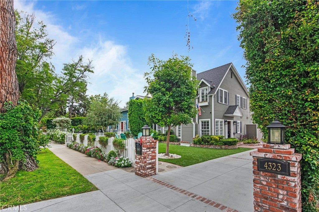 4323 Laurelgrove Avenue