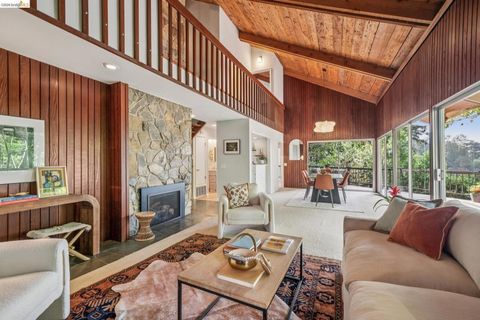 Photo of 2835 MORLEY DR. Dr, Oakland, CA 94611 (MLS # 41130246)