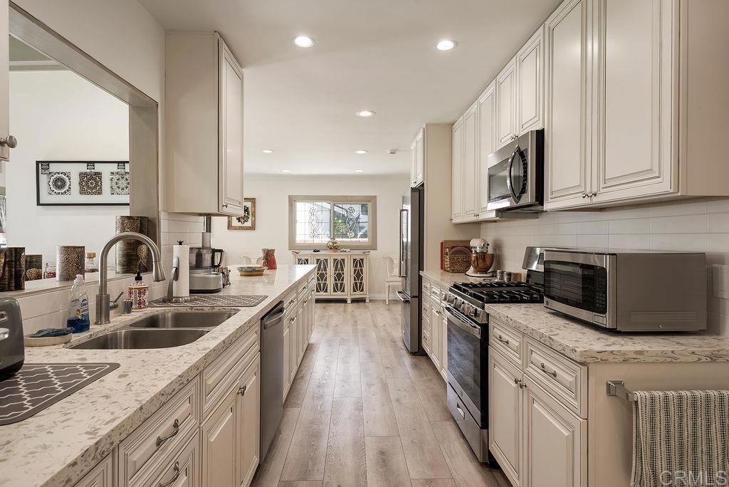 453 W Laurel Avenue