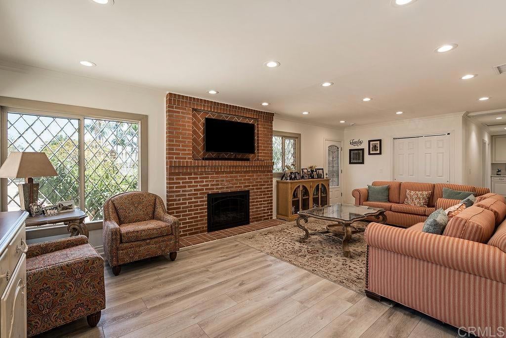 453 W Laurel Avenue
