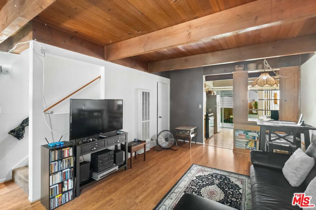 4040 Grand View Boulevard 60