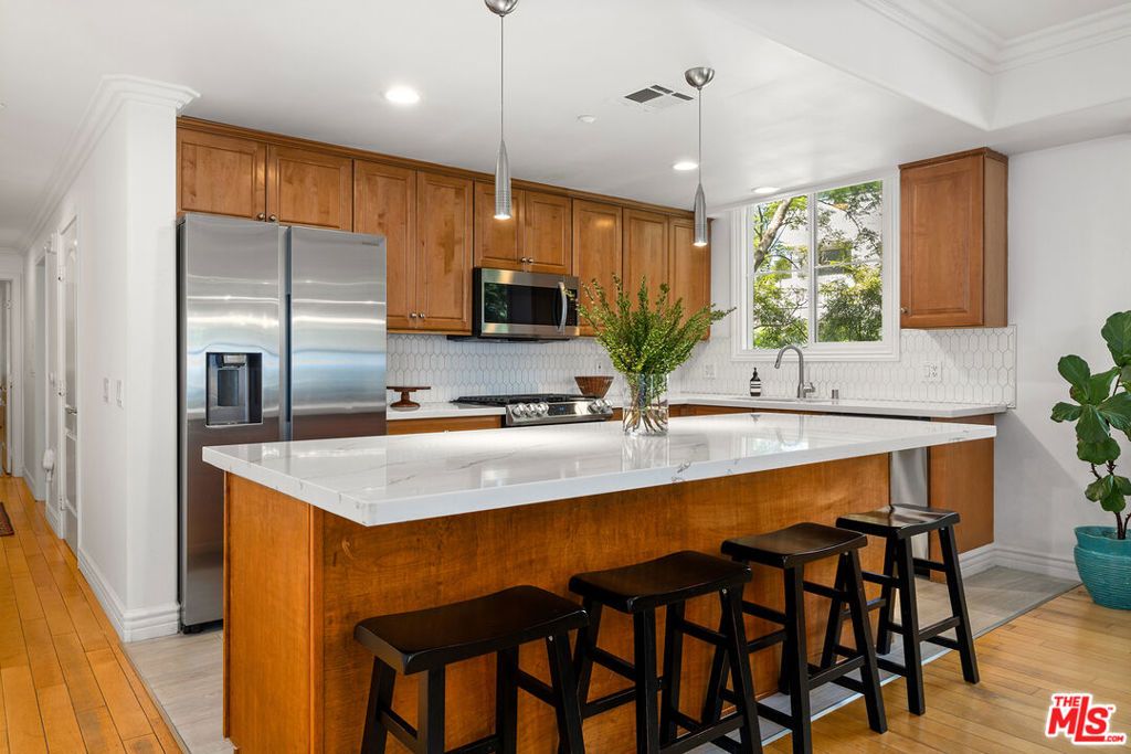 Photo of 1601 S Bentley Avenue #201, Los Angeles, CA 90025 (MLS # 25606481)