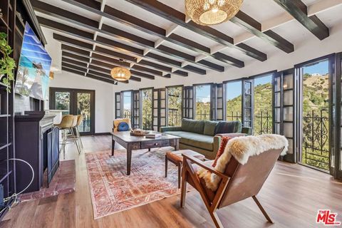 Photo of 8718 Crescent Drive, Los Angeles, CA 90046 (MLS # 26834013)