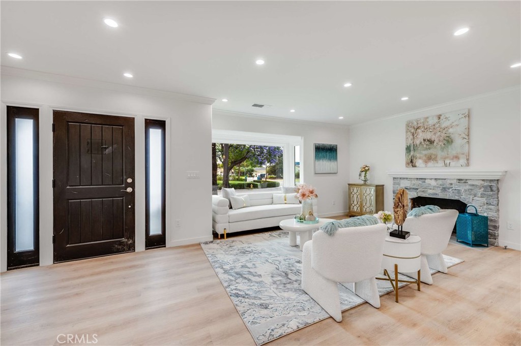 4705 Whitewood