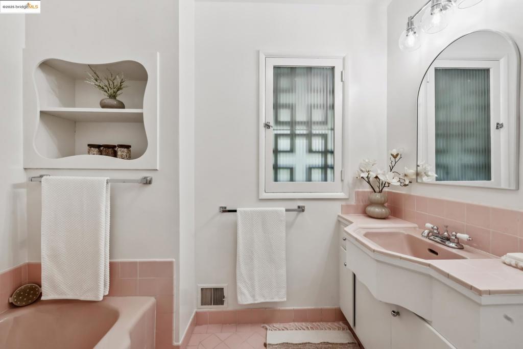 PIEDMONT PINES - Residential