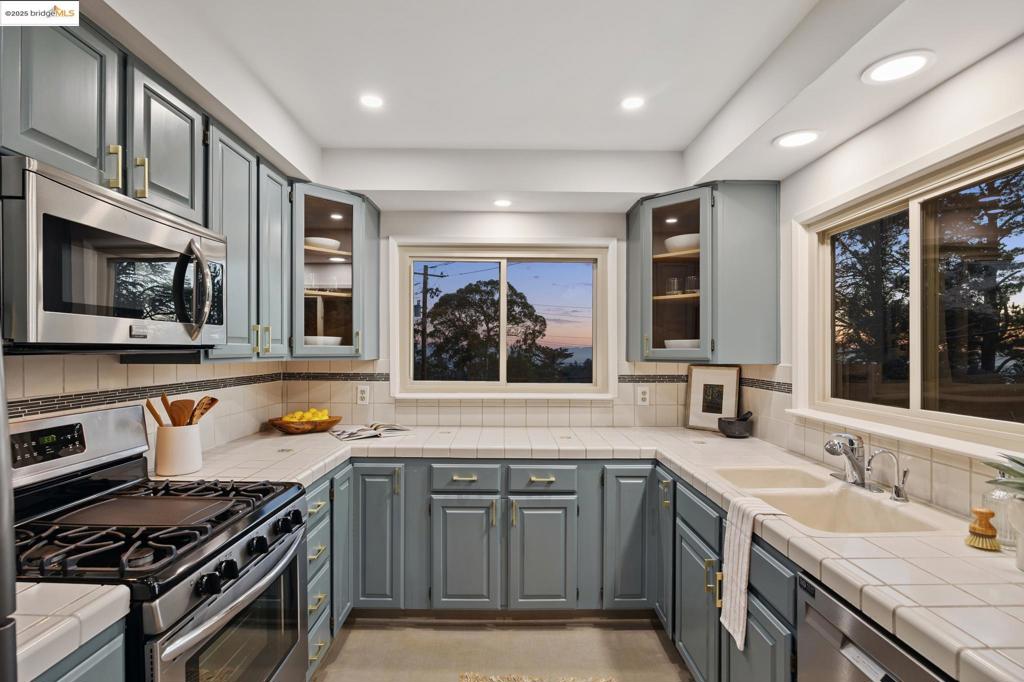 PIEDMONT PINES - Residential