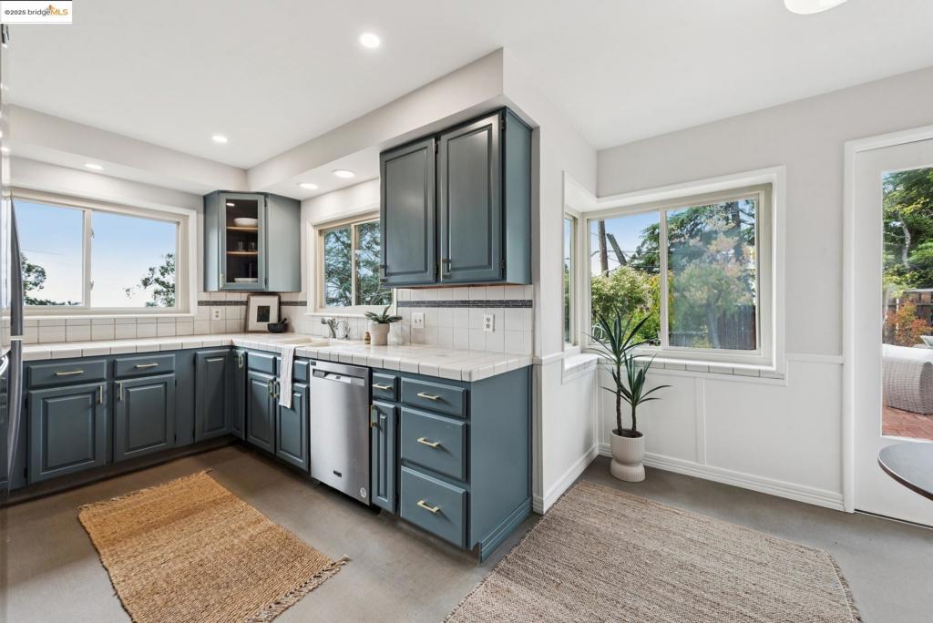 PIEDMONT PINES - Residential