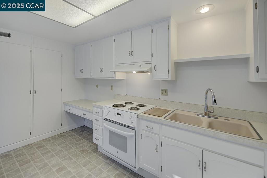 ROSSMOOR - Residential