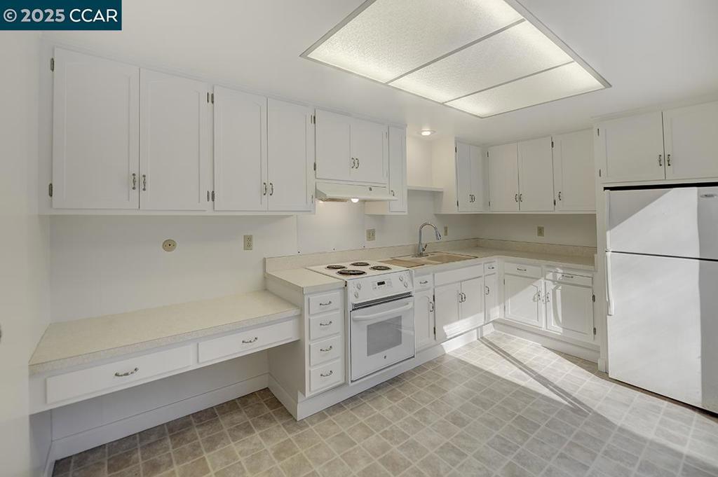 ROSSMOOR - Residential