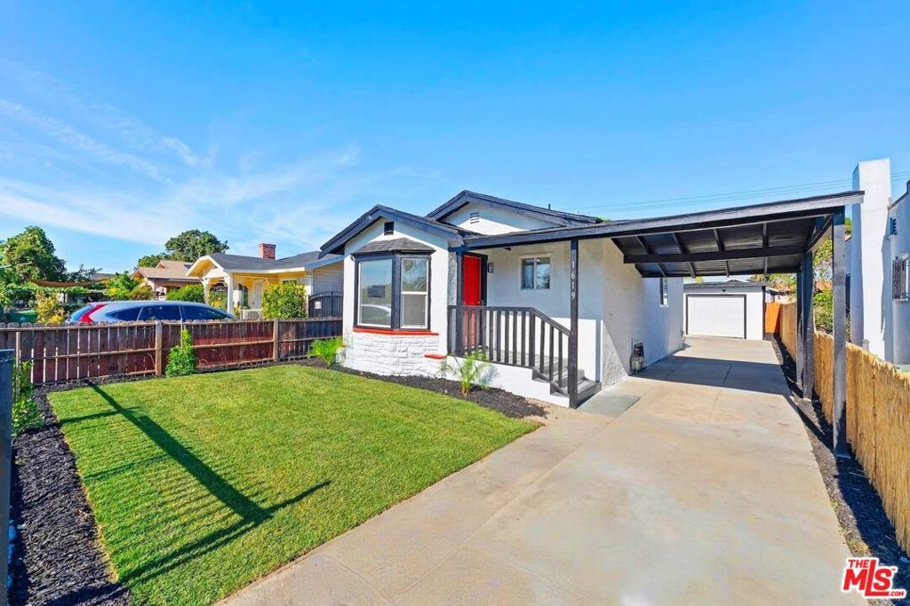 Photo of 1619 W 68th Street, Los Angeles, CA 90047 (MLS # 26687025)