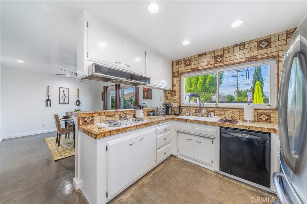 Properties 4 22349 Vanowen