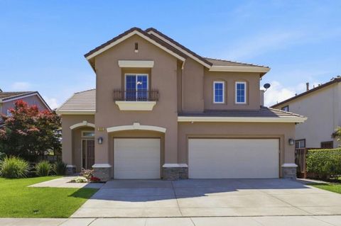Photo of 1510 Sunrise Drive, Gilroy, CA 95020 (MLS # ML82045411)