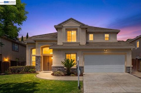 Photo of 41066 Canyon Heights Dr DR, Fremont, CA 94539 (MLS # 41134118)