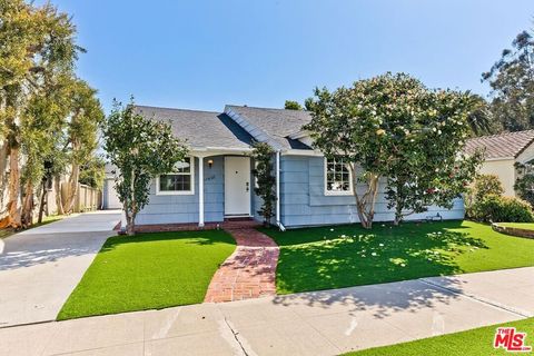 Photo of 11438 Berwick Street, Los Angeles, CA 90049 (MLS # 26663059)
