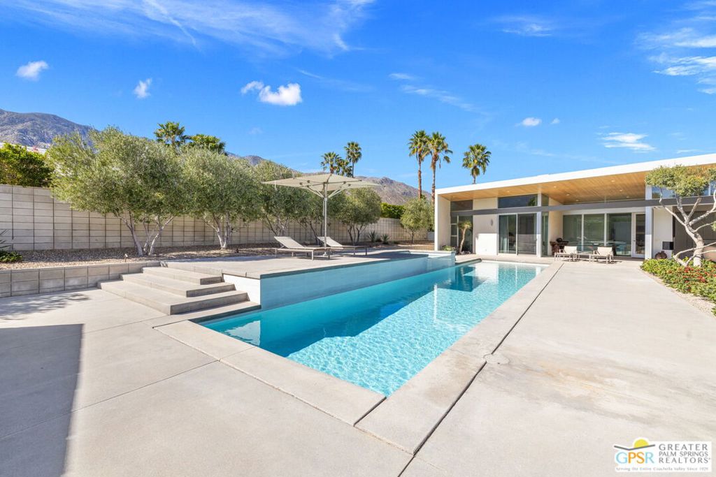 3075 Goldenrod Lane