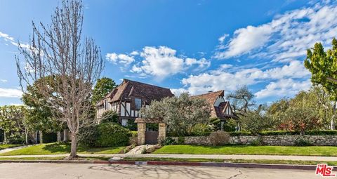 Photo of 201 Tavistock Avenue, Los Angeles, CA 90049 (MLS # 26643261)