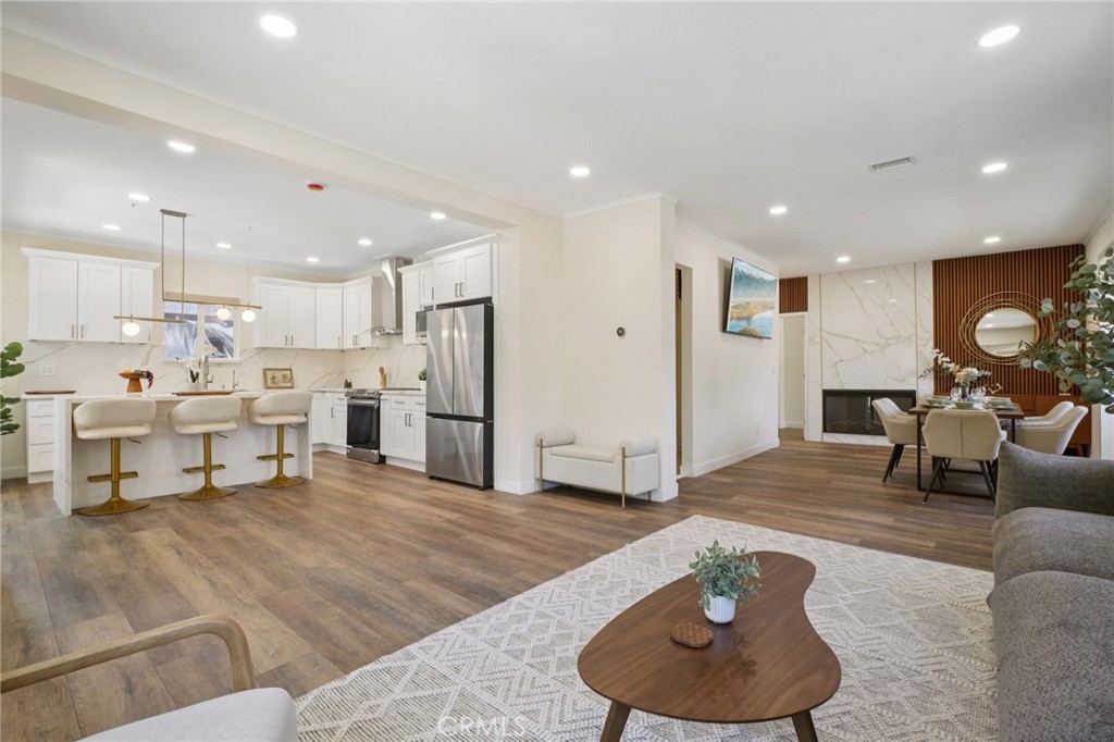 Properties 2 2643 Huron Street