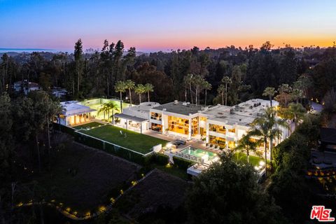 Photo of 300 N San Rafael Avenue, Pasadena, CA 91105 (MLS # 26646363)