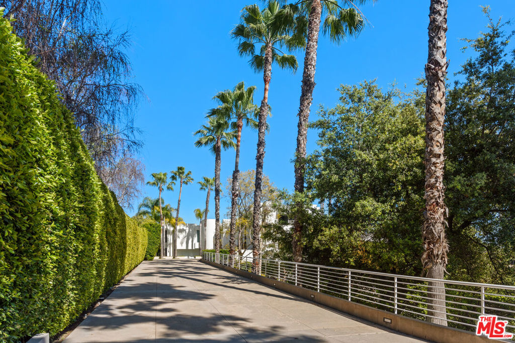 300 N San Rafael Avenue