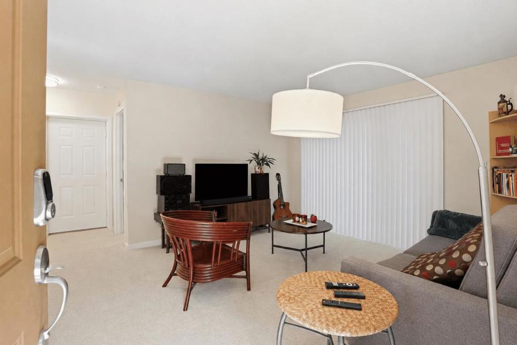 1211 Yarwood Court
