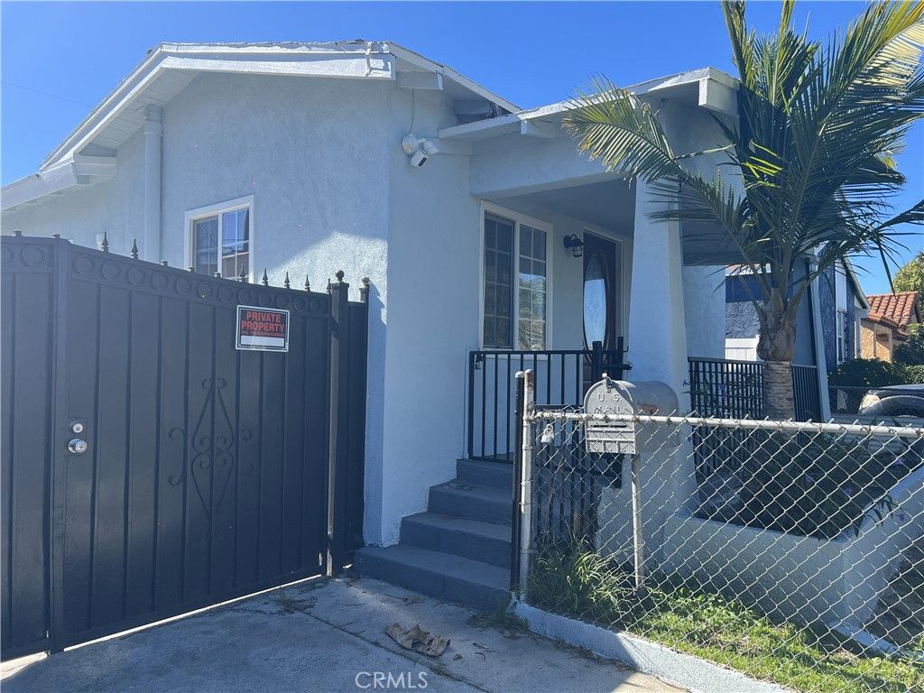 Photo of 1612 W 71st St, Los Angeles, CA 90047 (MLS # TR25279384)