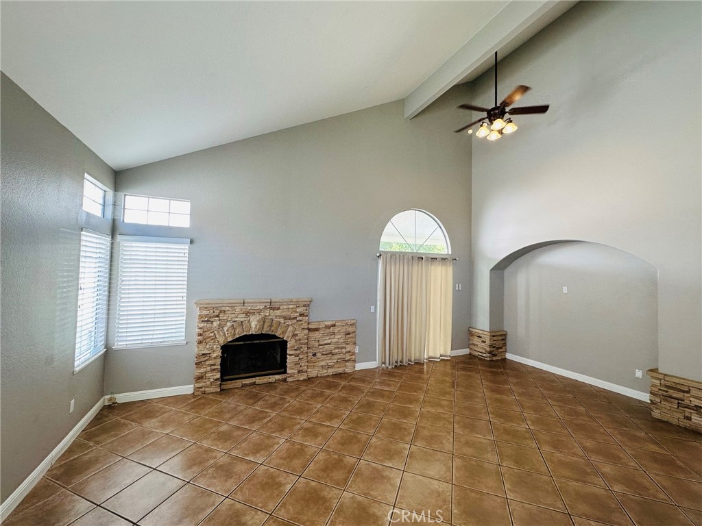 24382 Camino Vasco