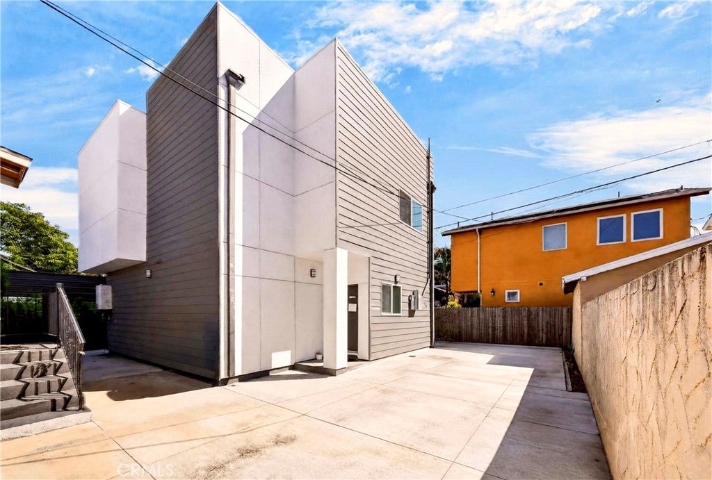 1302 W 35th