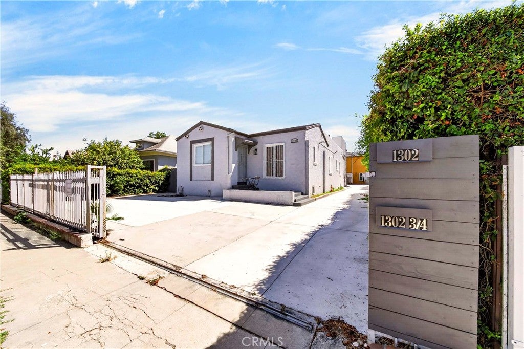 1302 W 35th