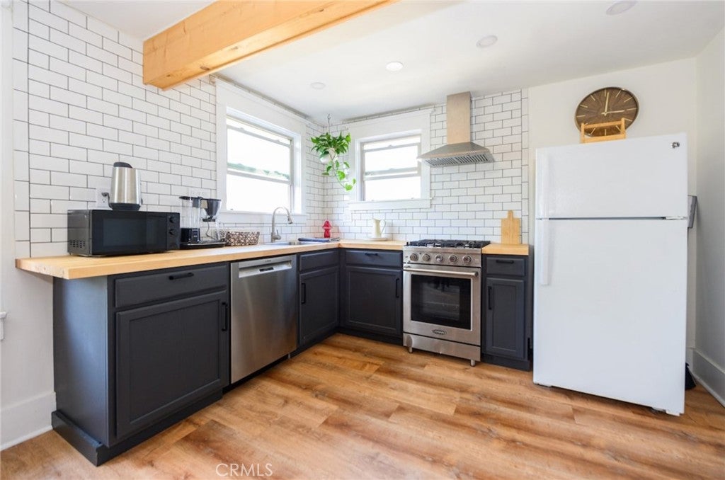 451 W 10th