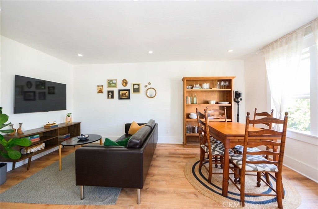 451 W 10th