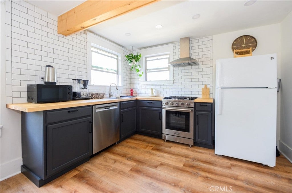 451 W 10th