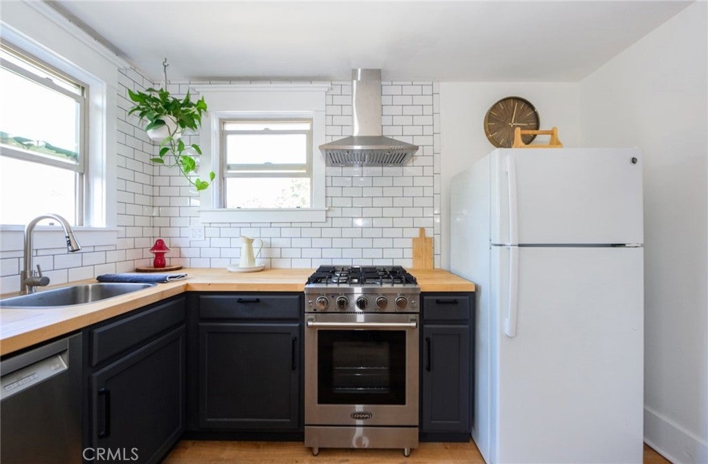 451 W 10th