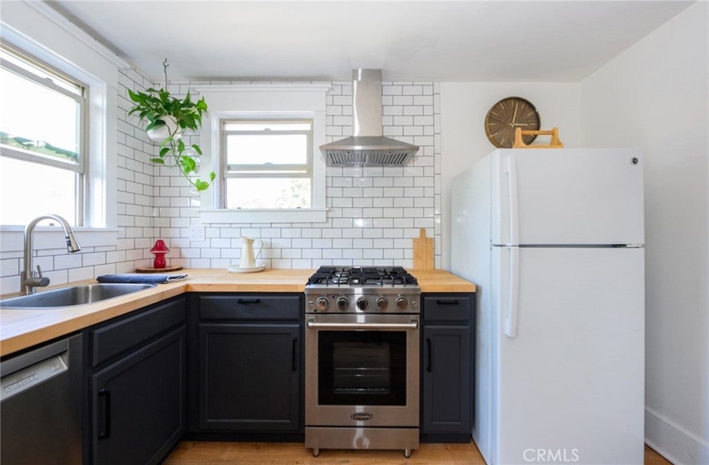 451 W 10th