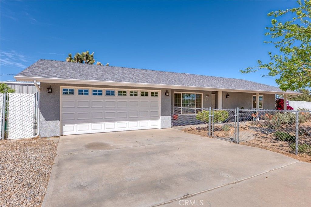 Photo of 58780 Buena Vista Dr, Yucca Valley, CA 92284 (MLS # JT26063844)