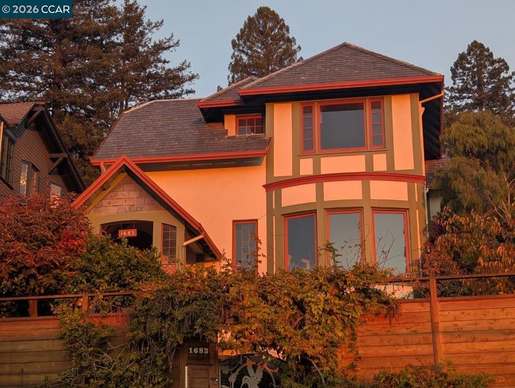 1683 La Loma Ave