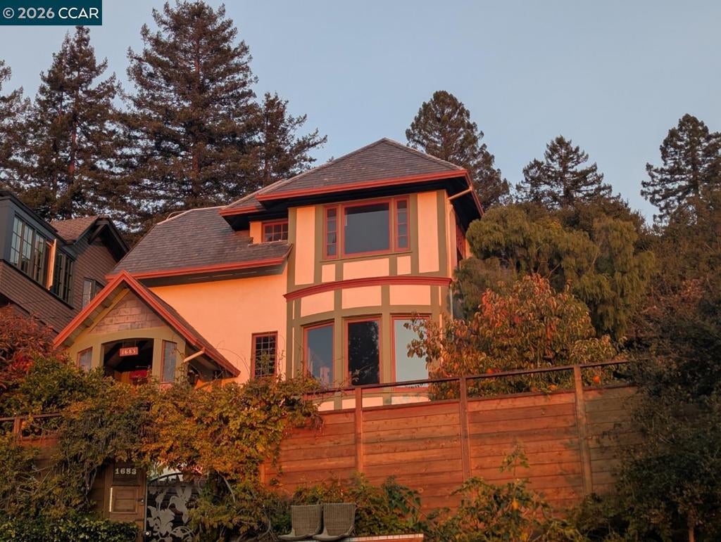 1683 La Loma Ave