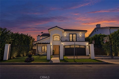 Photo of 13964 Morrison Street, Sherman Oaks, CA 91423 (MLS # SR26217816)