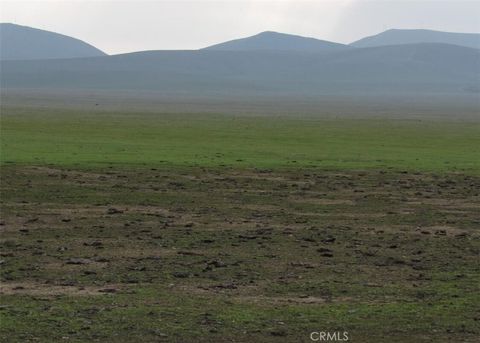 Photo of 0 043-520-11-00-6 Clover Avenue, Lost Hills, CA 93249 (MLS # IG26043412)